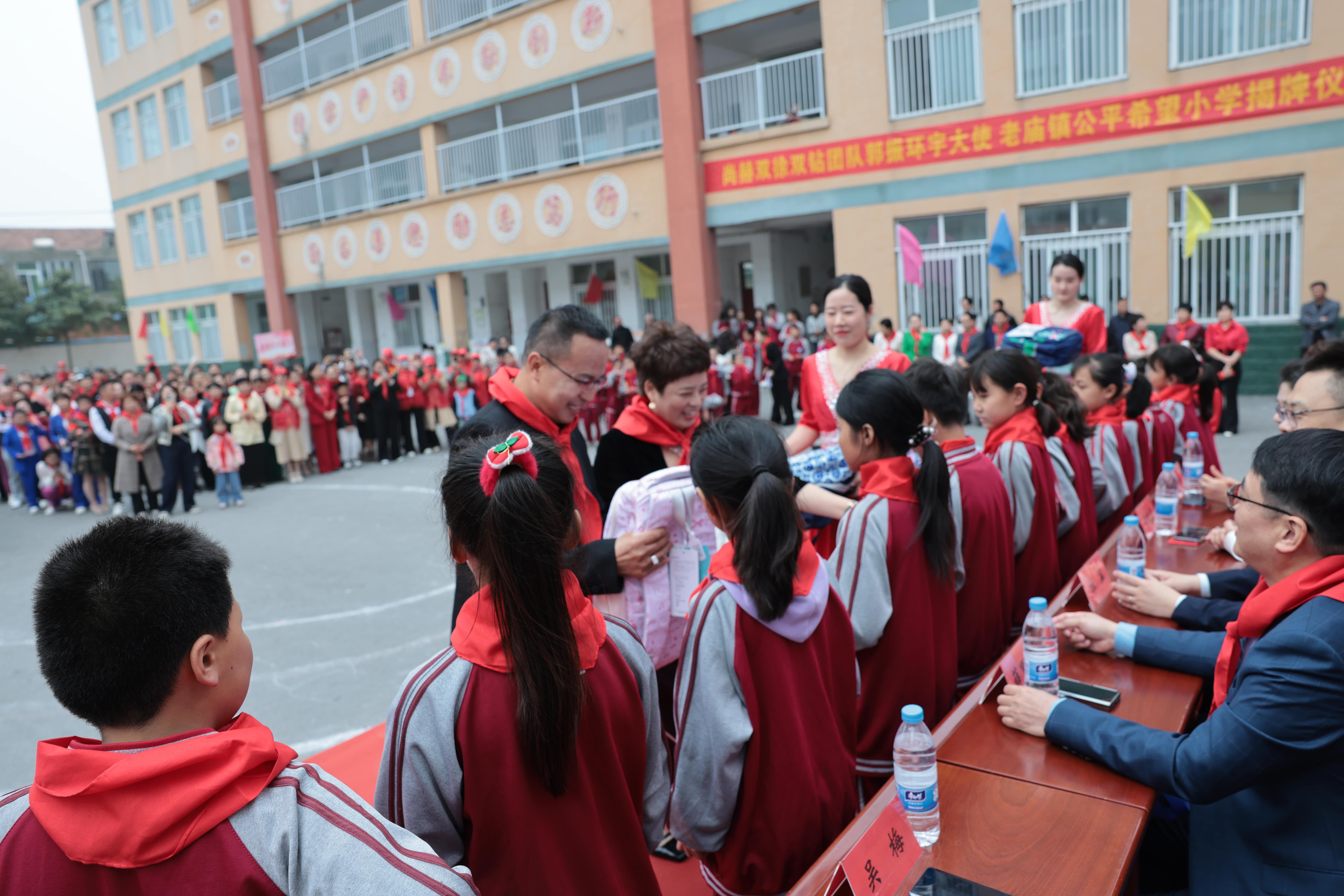 在爱意的“双向奔赴”中丨第249所华体会官方网站-华体会在线官网
公益学校揭牌
